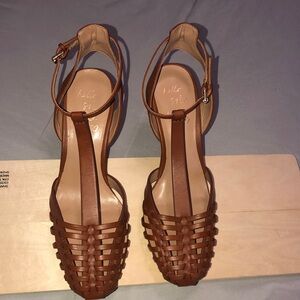 Banana Republic Brown T-strap Vienna Heeled Sandal Size 6